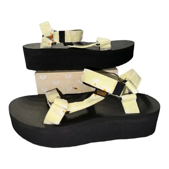 NWOB Teva Flatform Universal Gloriosa - Picture 5 of 6